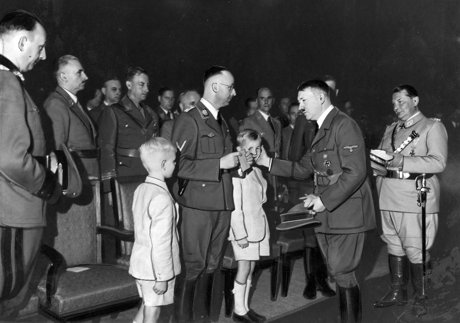 Adolf Hitler with the 2 sons of Reinhard Heydrich at his funeral